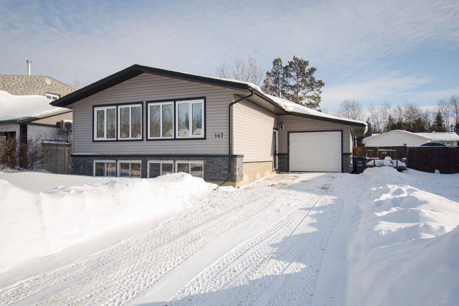 Fort Mcmurray, AB T9H 3T1,147 Highfield ST