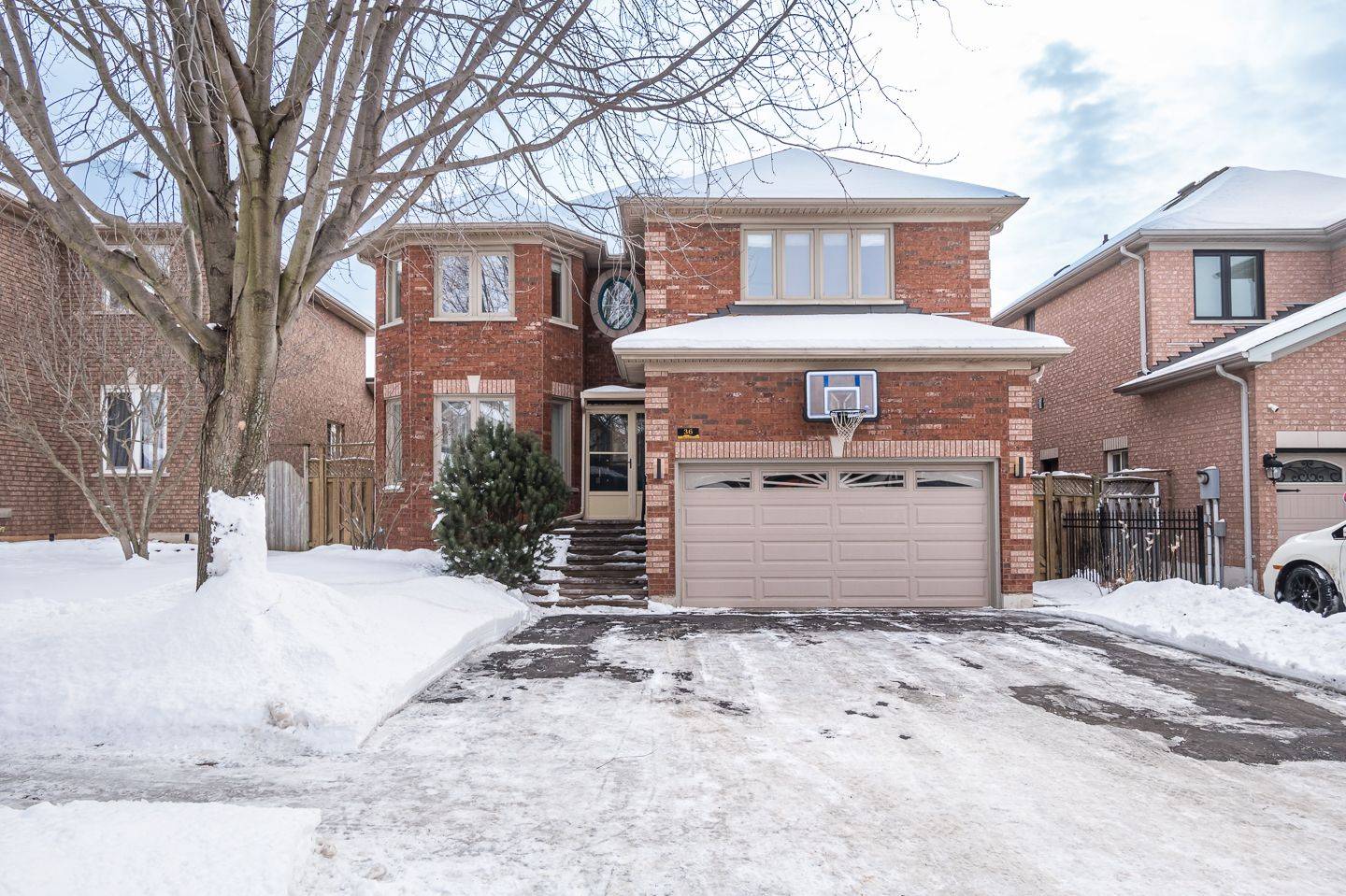 Oakville, ON L6H 6C4,36 Red Maple LN