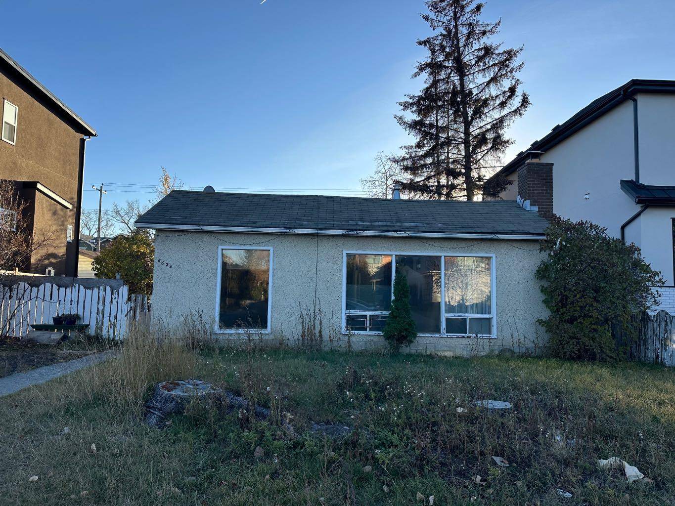 Calgary, AB T3B 2C7,6623 Bow CRES NW