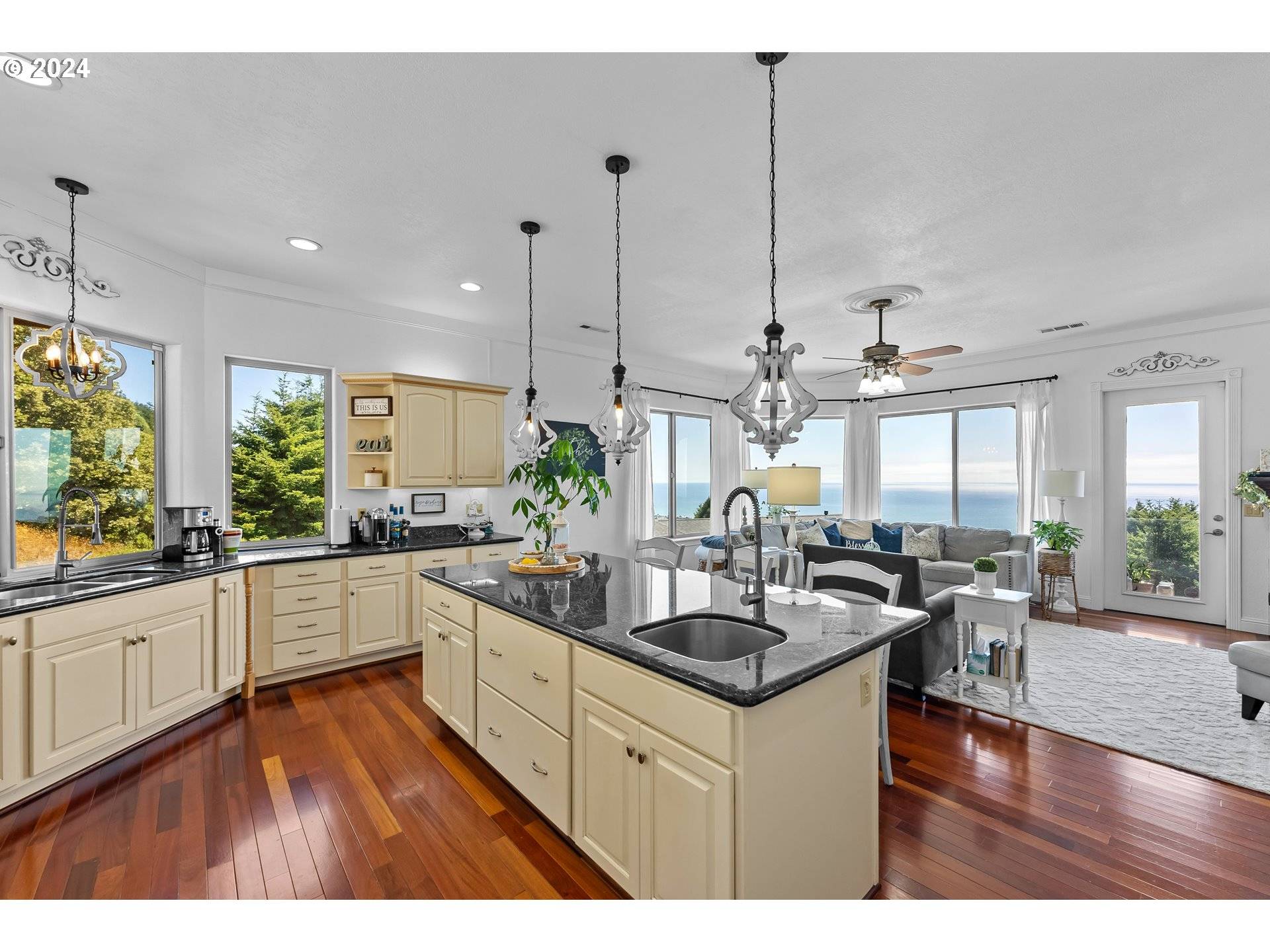 Brookings, OR 97415,16898 CROWN TERRACE RD