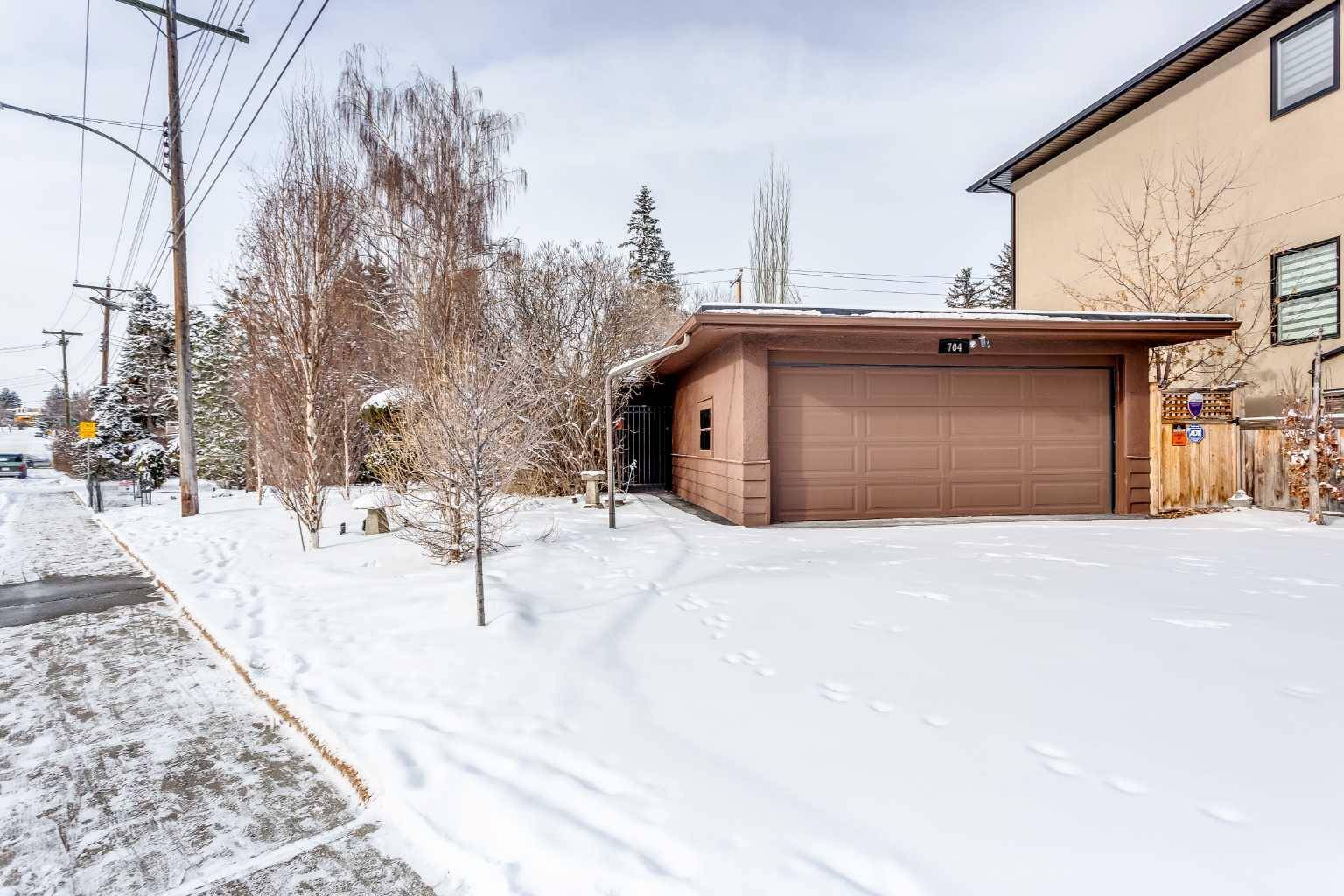 Calgary, AB T2S 1C8,704 47 AVE SW