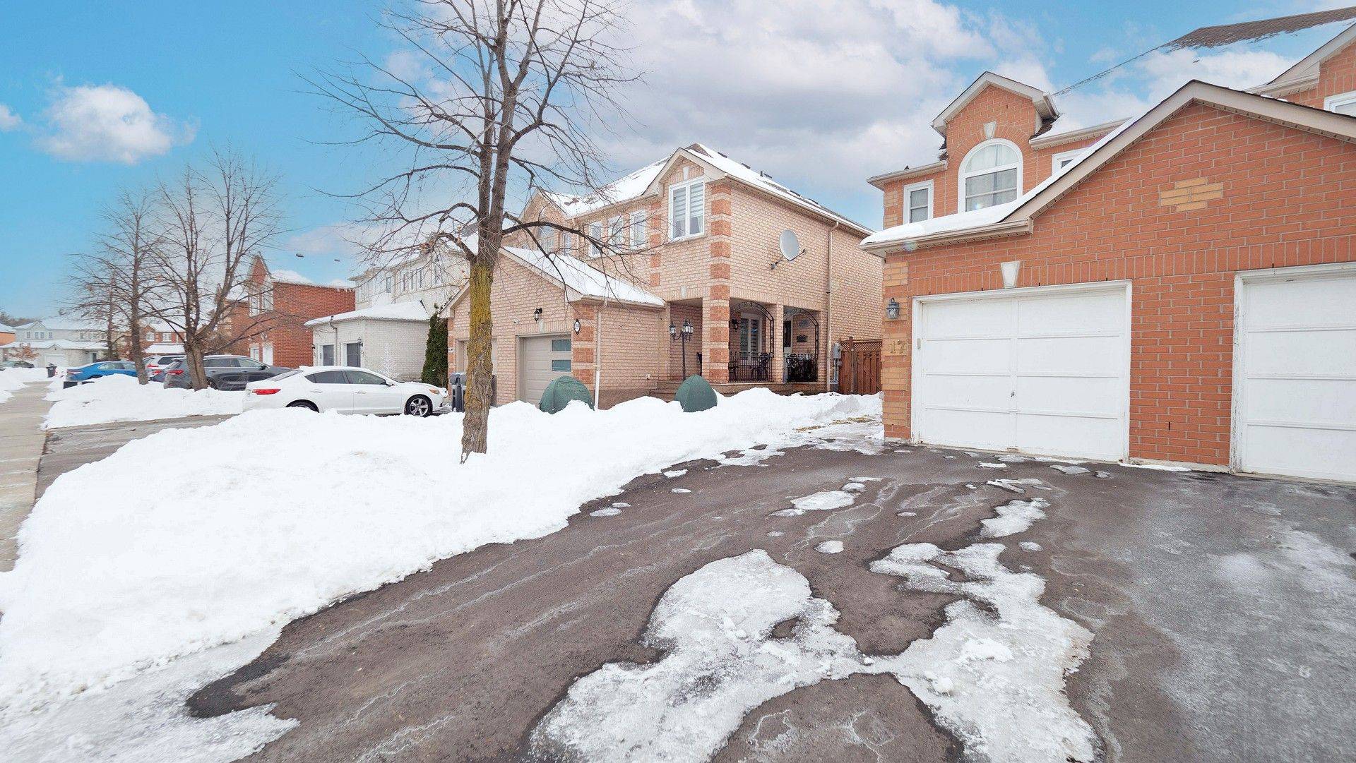 Brampton, ON L6Y 5B1,17 Caruso DR