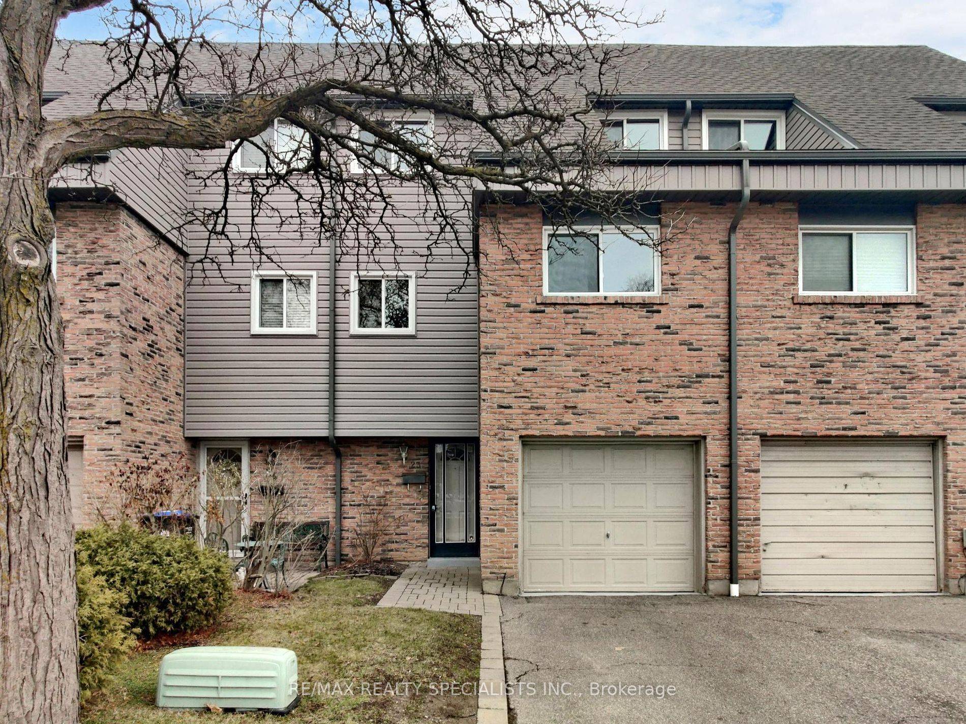 Brampton, ON L6V 3E3,23 Tara Park CRES #23