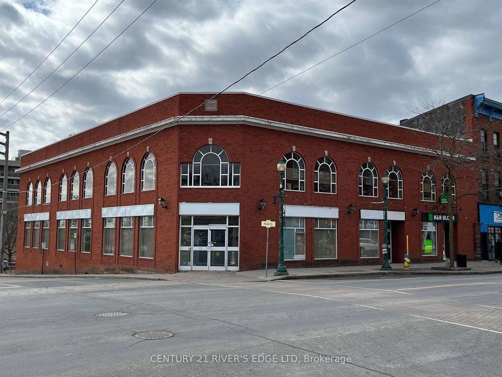 Brockville, ON K6V 6Z1,133 King ST W #202
