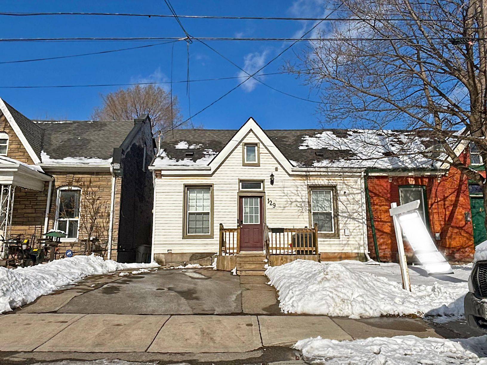 Hamilton, ON L8L 3L6,129 Birge ST