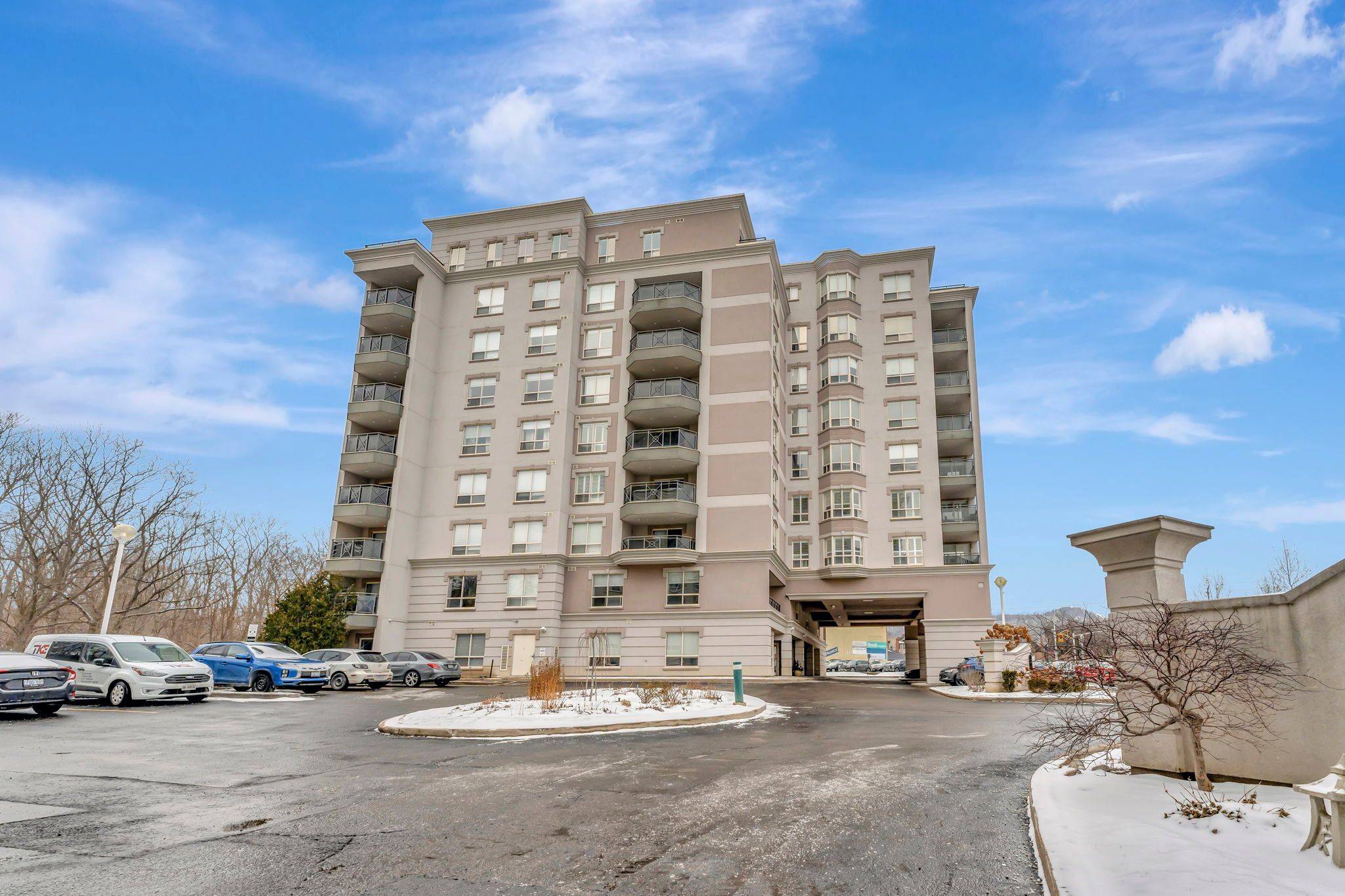 Hamilton, ON L9H 7S9,4000 Creekside DR #203