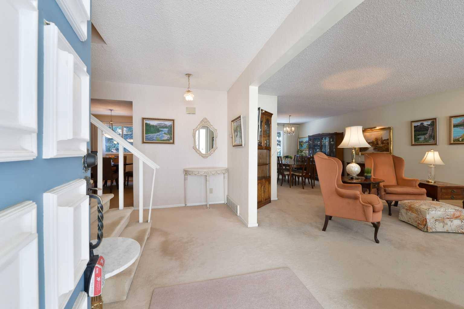 Calgary, AB T3E 6E8,6718 Larch CT SW