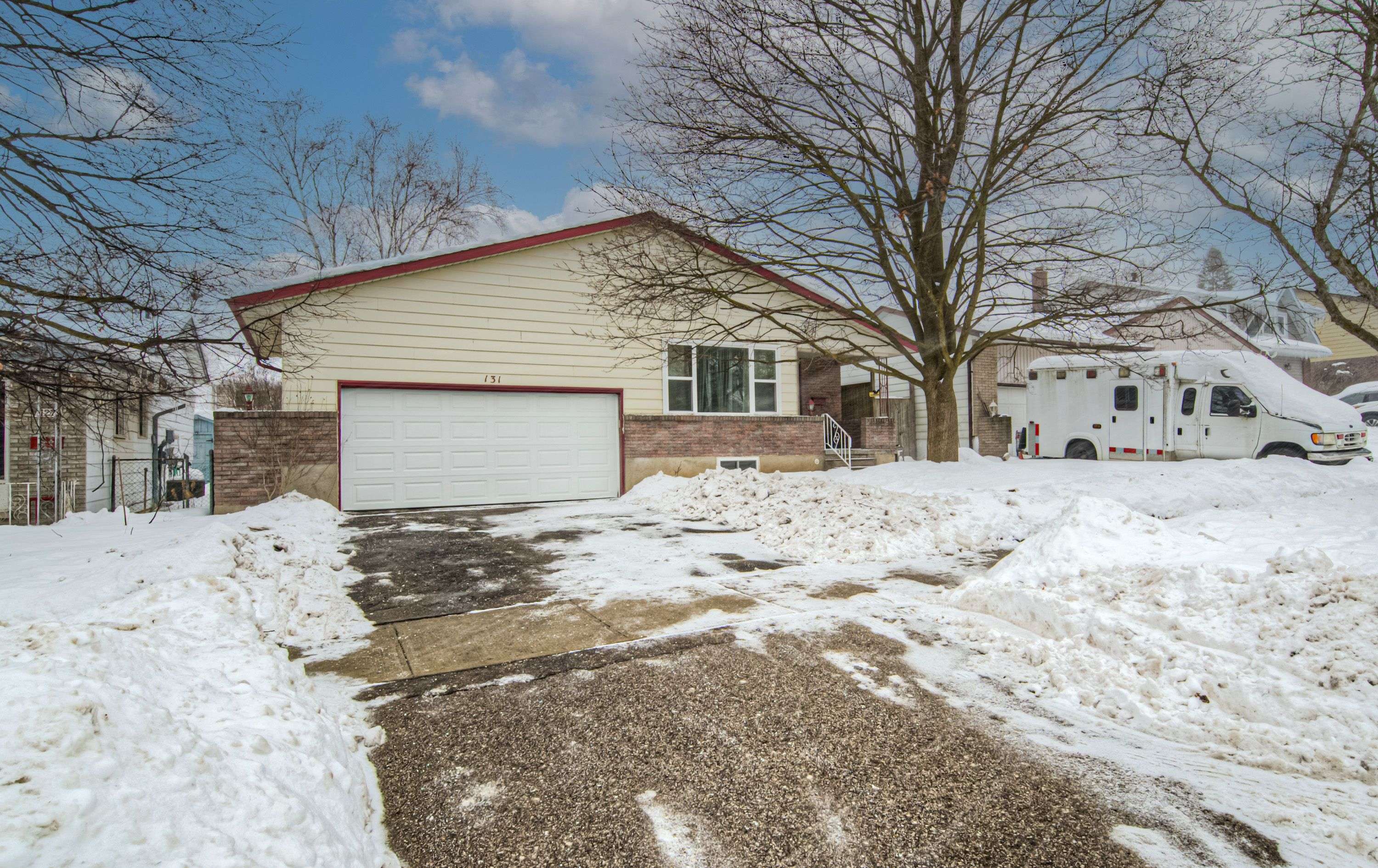 Kitchener, ON N2N 1J4,131 Hillbrook CRES