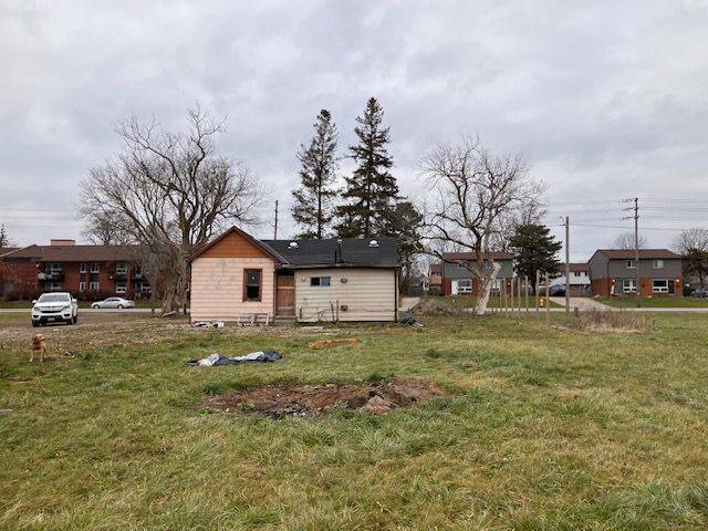 Haldimand, ON N1A 1K5,528 Main ST E