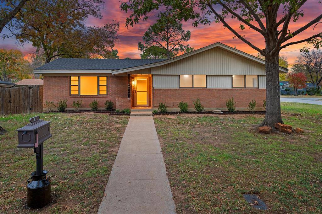 Hurst, TX 76053,400 Bedford Court W