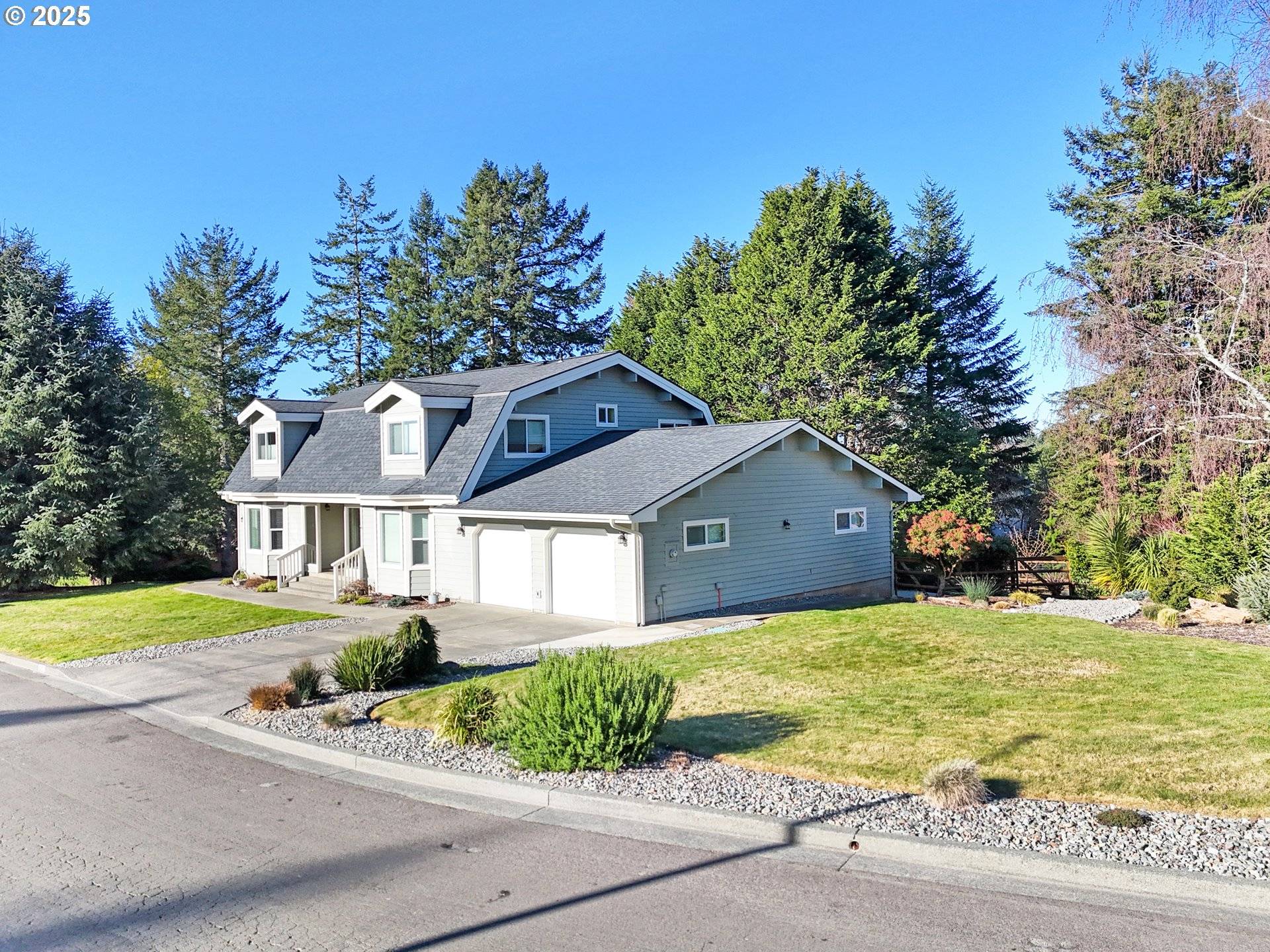 Brookings, OR 97415,925 3RD ST
