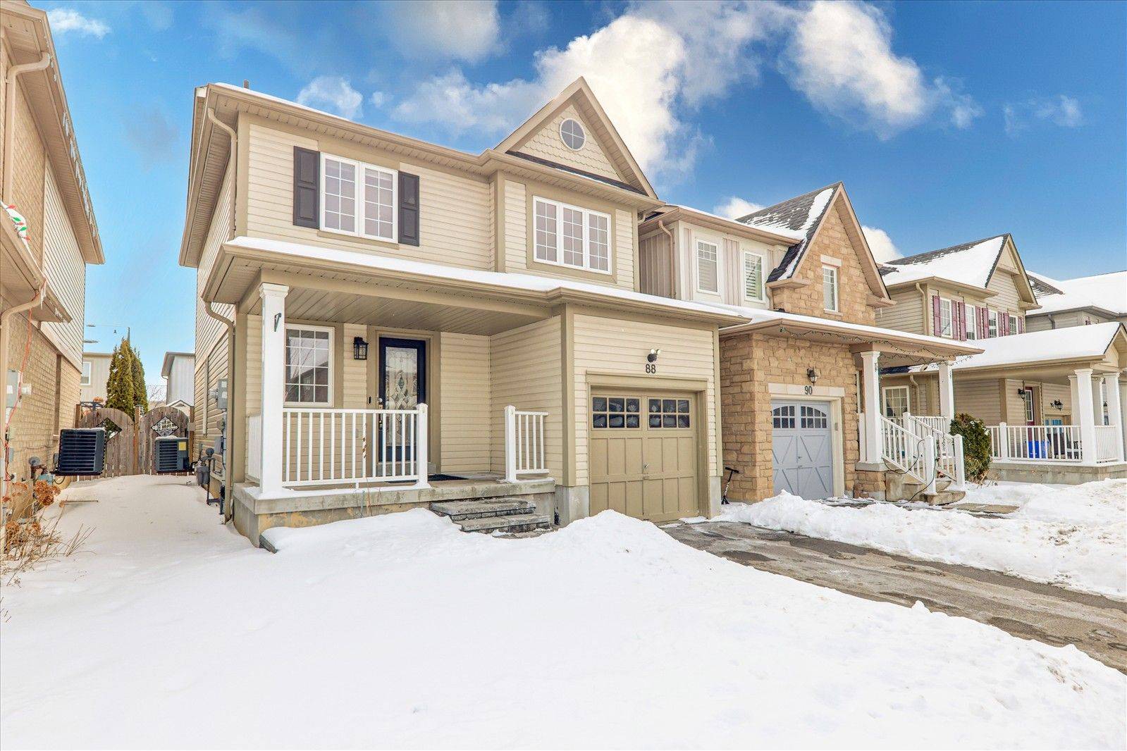 Whitby, ON L1R 0C1,88 Donlevy CRES