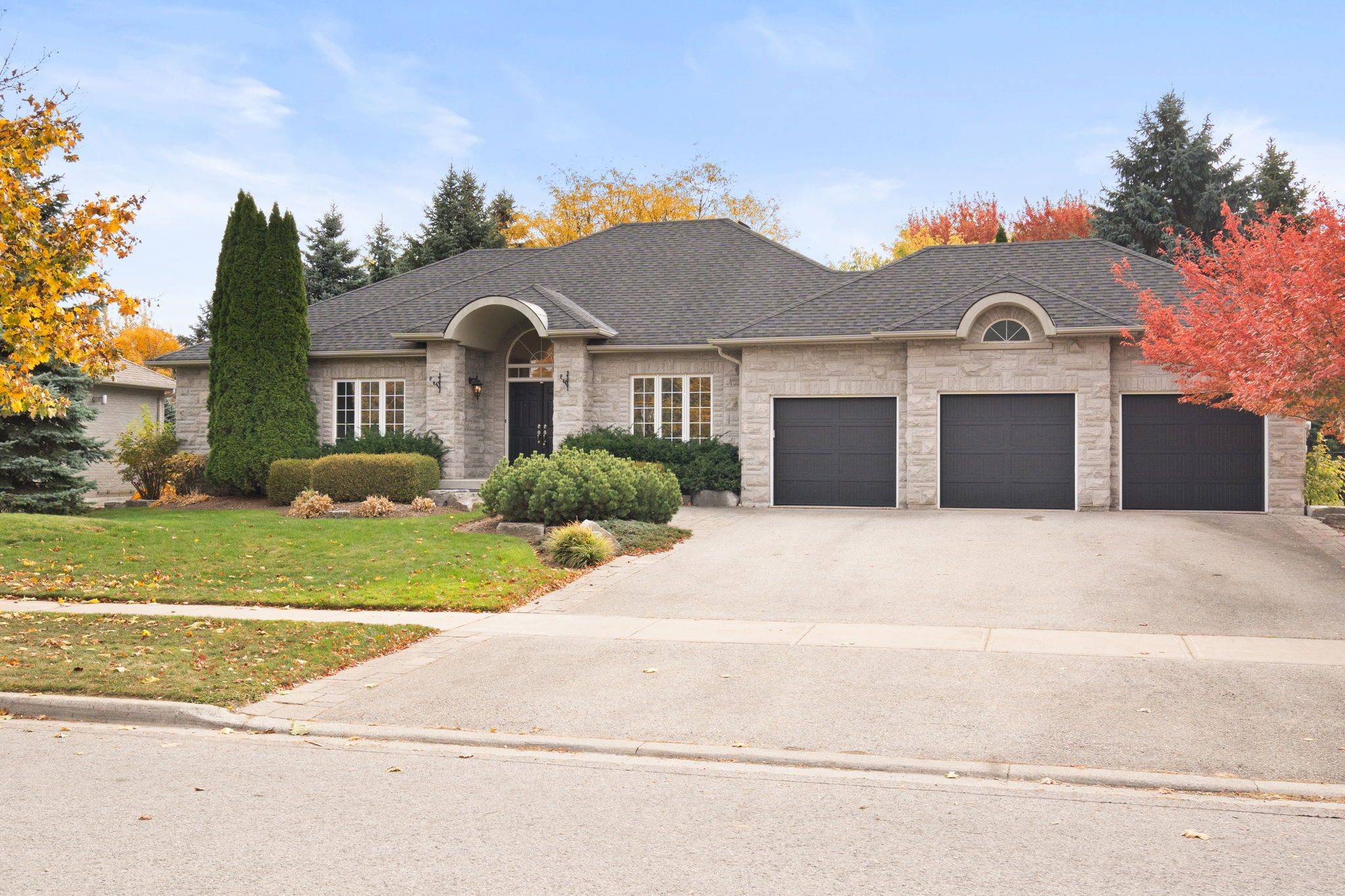 East Gwillimbury, ON L0G 1V0,155 Ward AVE