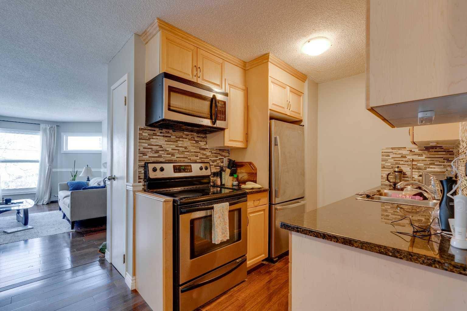 Calgary, AB T2T 3W8,2214 14A ST SW #202