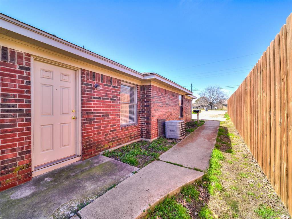 Crowley, TX 76036,209 S Beverly Street #B