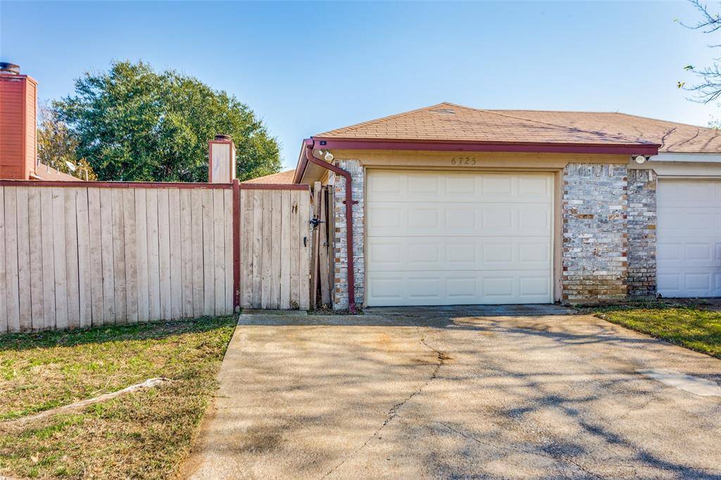 Fort Worth, TX 76133,6725 S Creek Drive