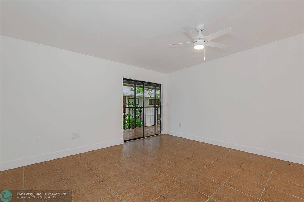 Miami, FL 33179,823 NE 199th St #201