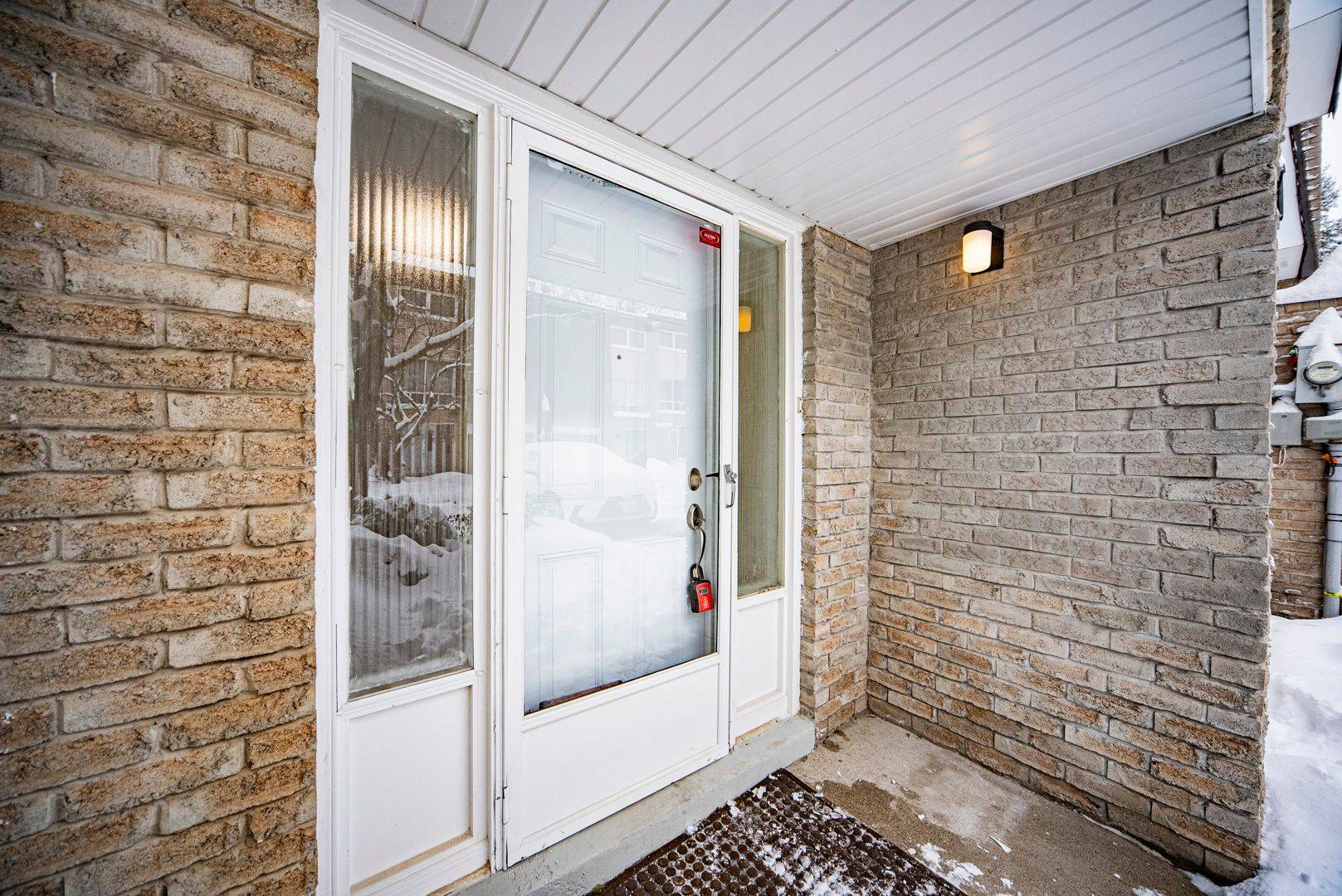 Markham, ON L3R 2R2,653 Village Pkwy #73