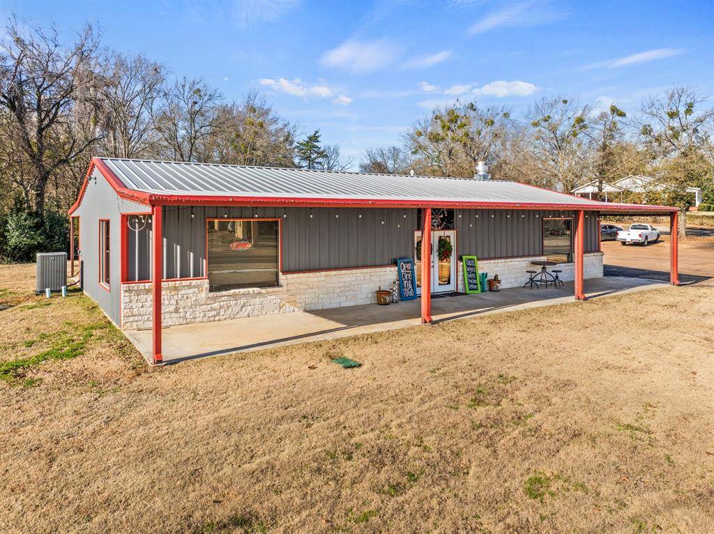Pittsburg, TX 75686,220 Quitman Street