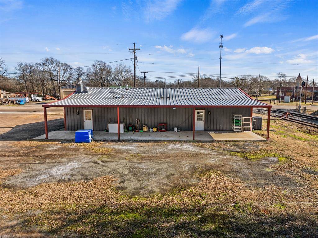 Pittsburg, TX 75686,220 Quitman Street