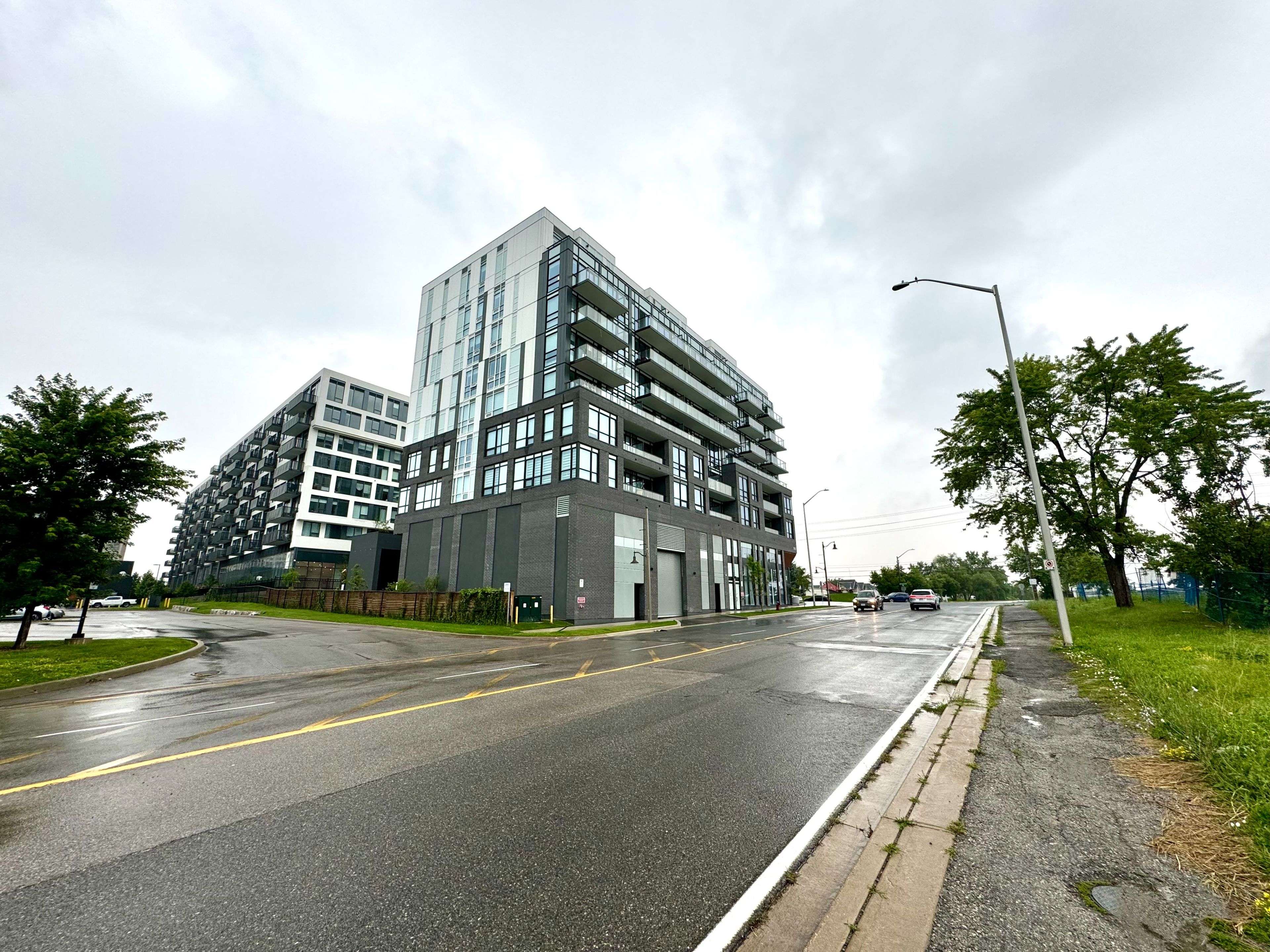 Oakville, ON L6M 5P5,3005 pine glen RD #712