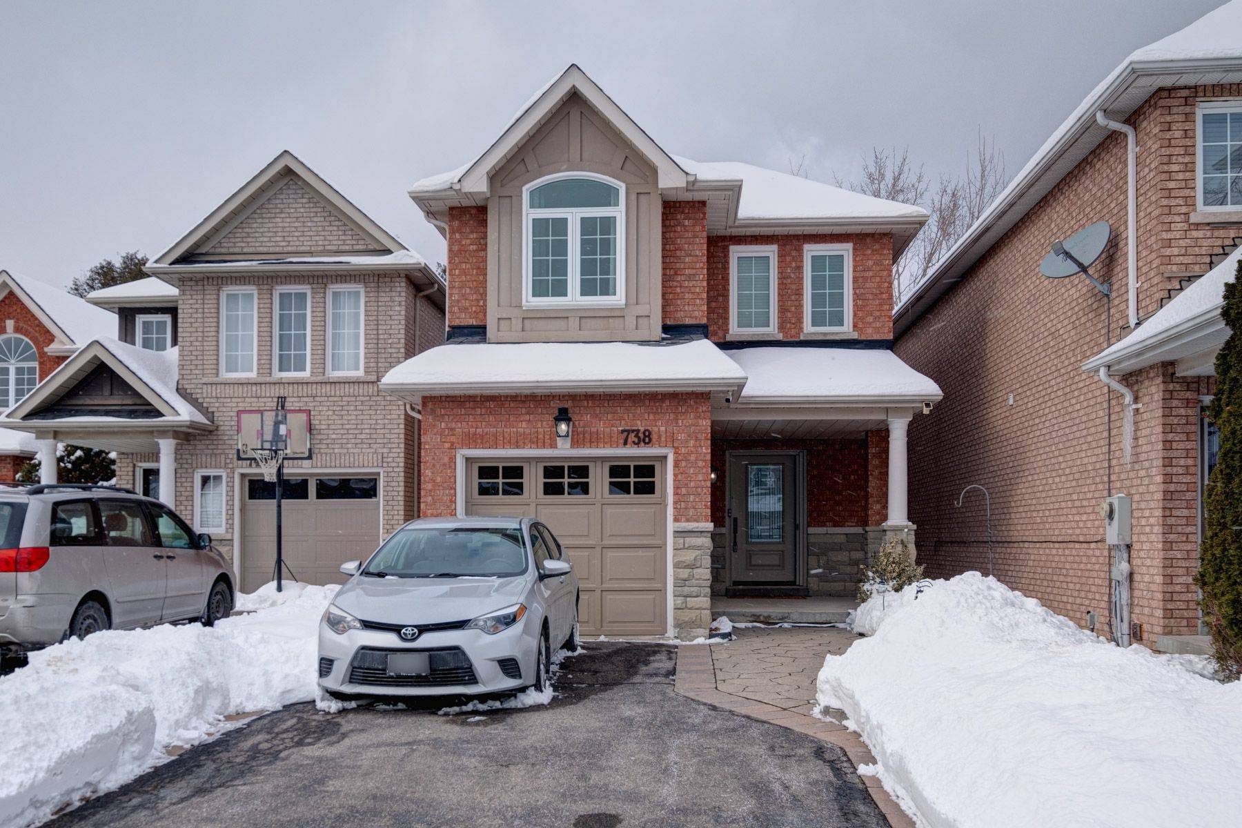 Pickering, ON L1X 2V8,738 Swan PL