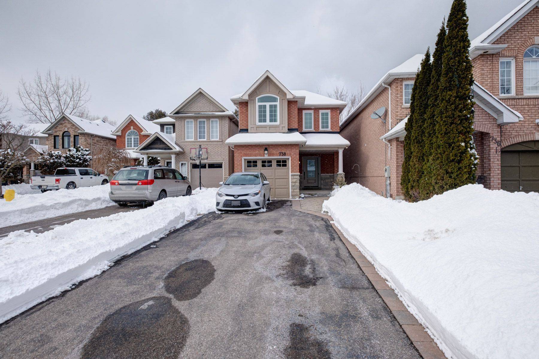 Pickering, ON L1X 2V8,738 Swan PL