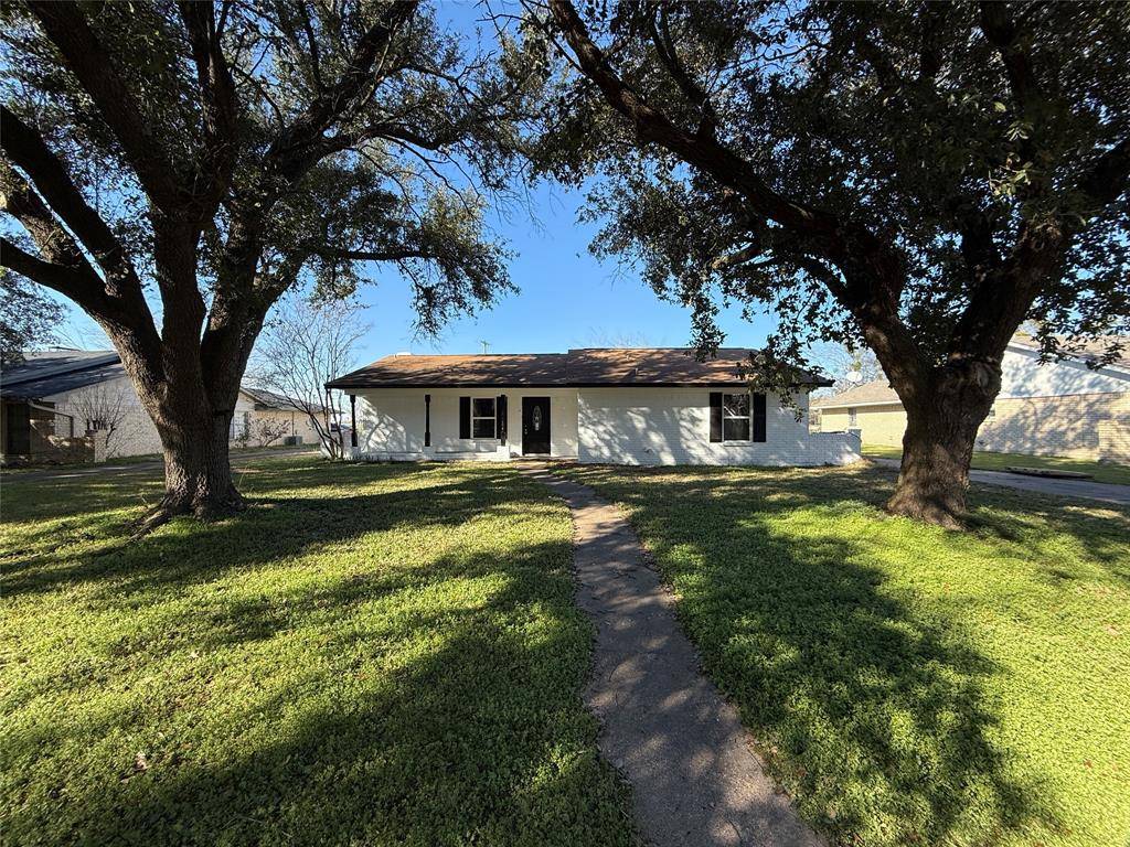 Mabank, TX 75147,106 W Jeter Street