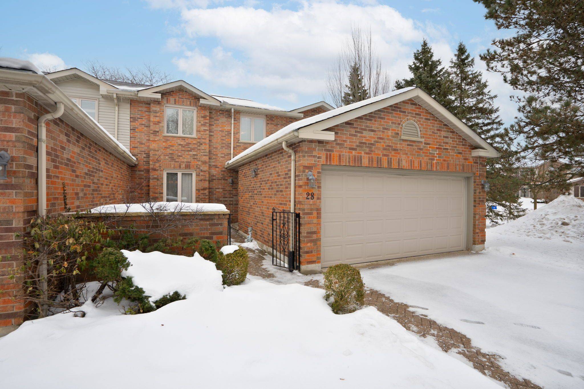 London, ON N5X 3W4,70 Sunnyside DR #28