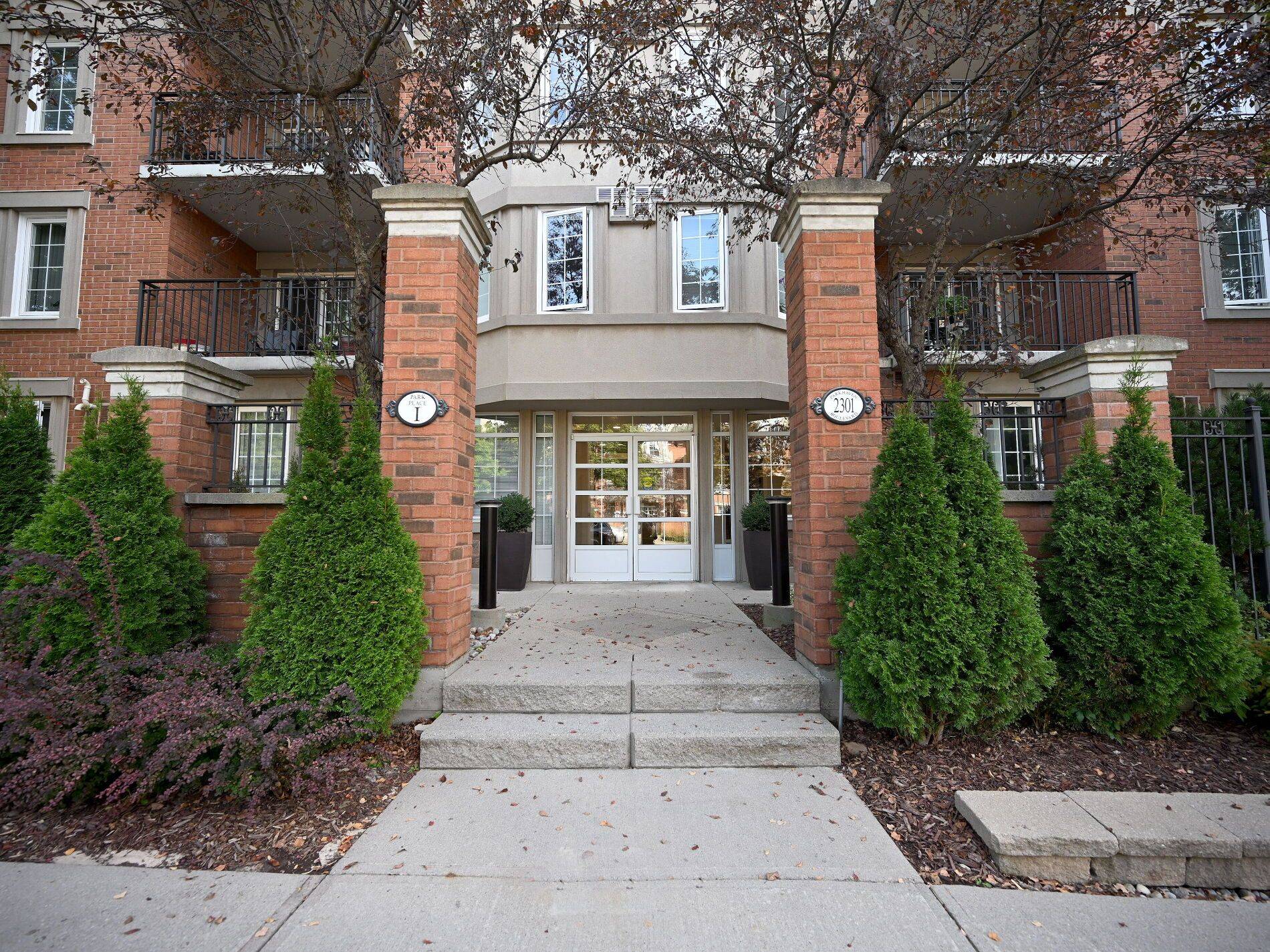 Oakville, ON L6H 6V6,2301 Parkhaven BLVD #204