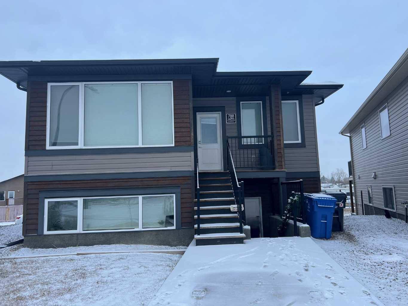 Lethbridge, AB T1J 5B5,788 Coalbrook Close W