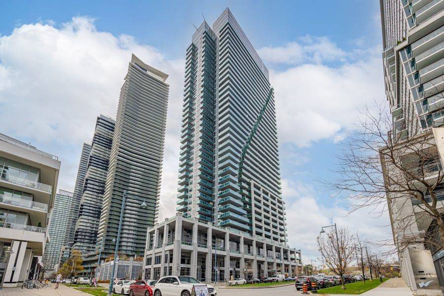 Toronto W06, ON M8V 0A5,16 Brookers LN #3408