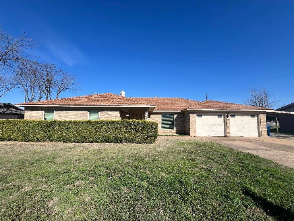 Whitney, TX 76692,104 W Highland Drive