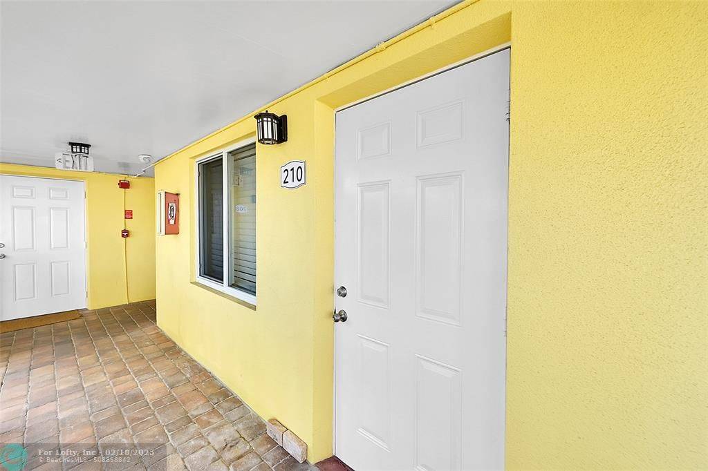 Wilton Manors, FL 33334,2655 NE 8th Ave  #210