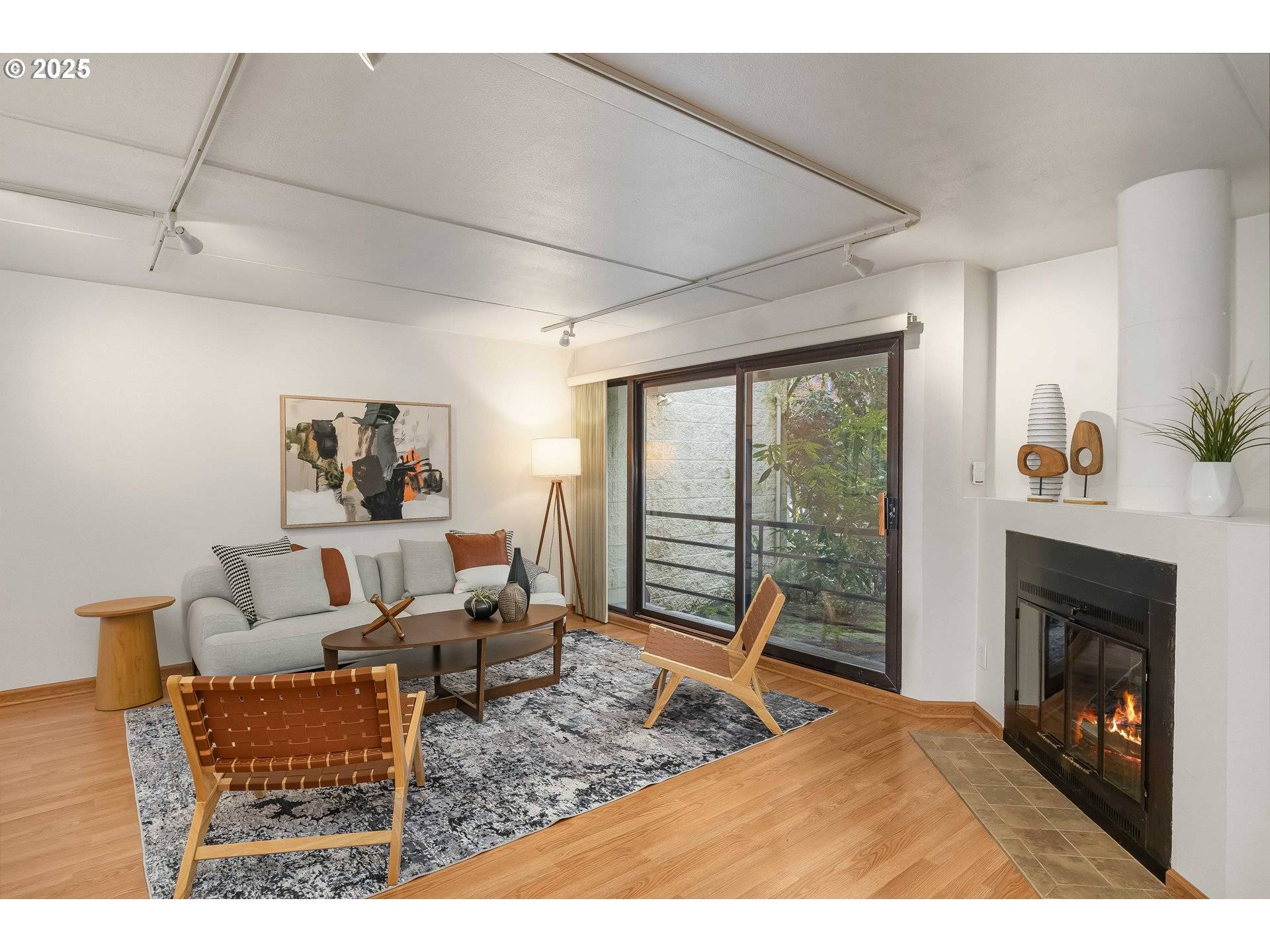 Portland, OR 97209,1931 NW HOYT ST