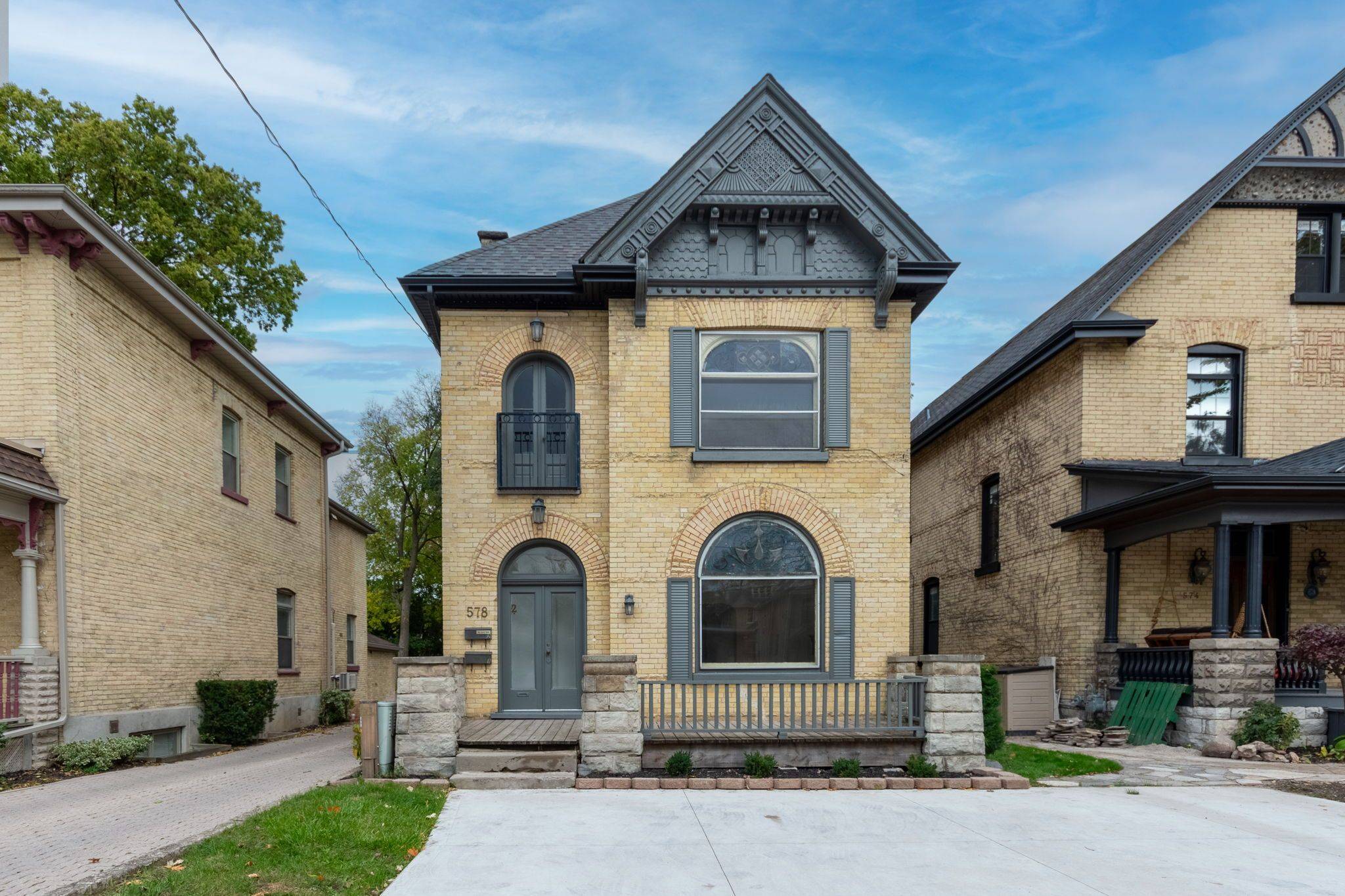 London, ON N6B 2P9,578 WATERLOO ST