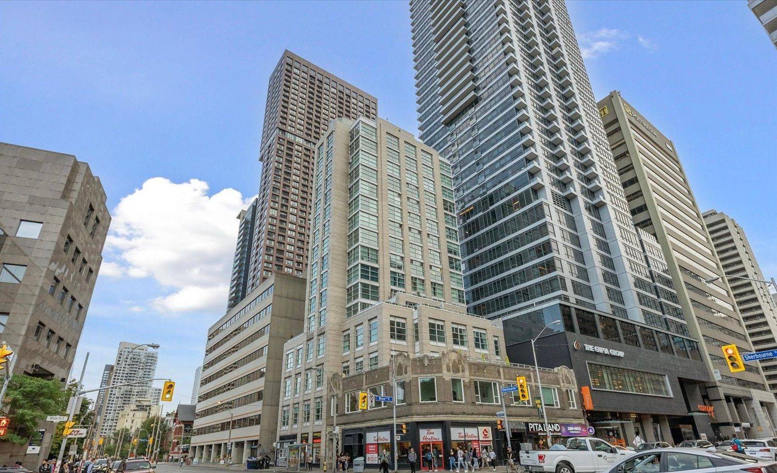 Toronto C09, ON M4W 3T2,409 Bloor ST E #PH 3