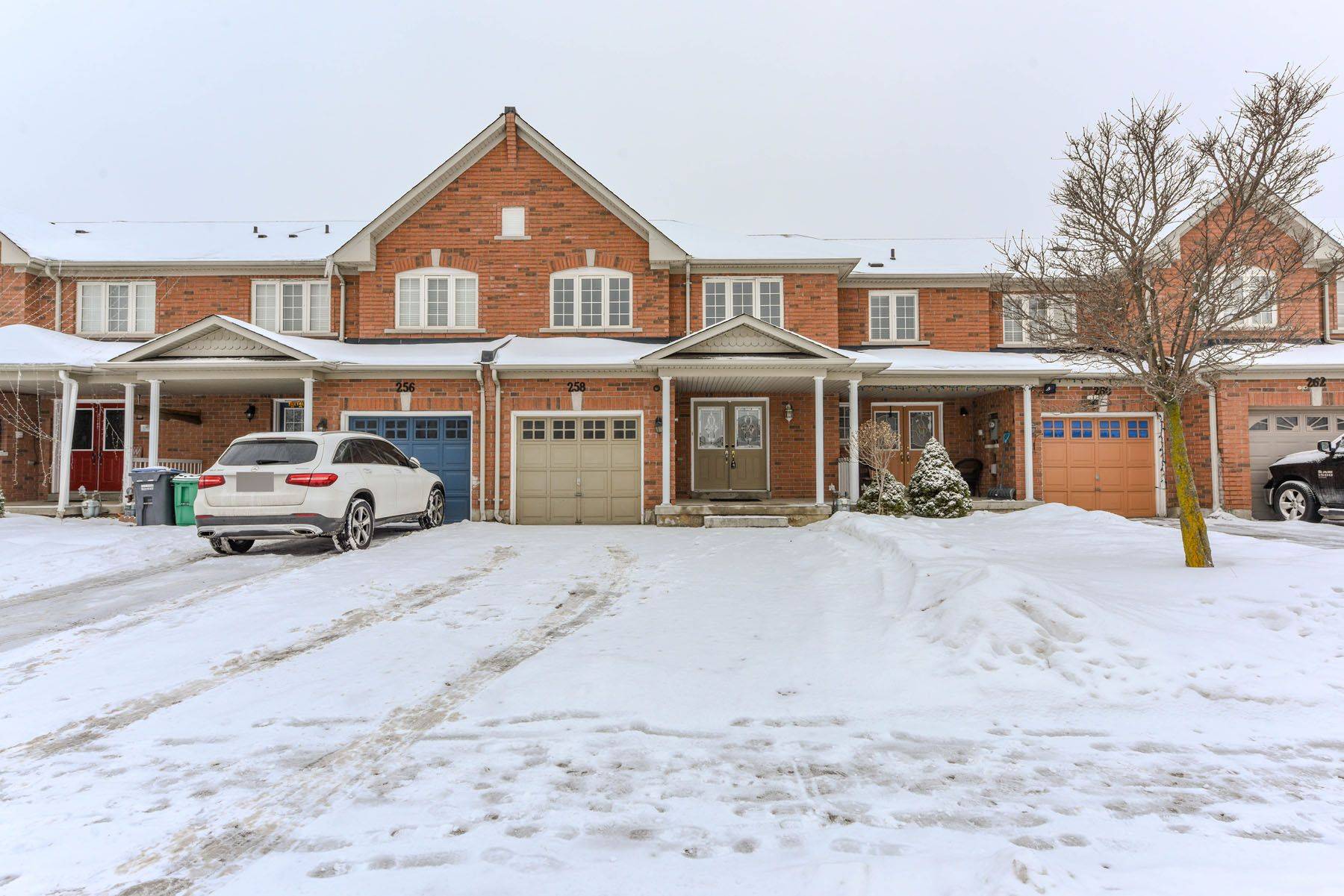 Brampton, ON L7A 3W5,258 Van Kirk DR