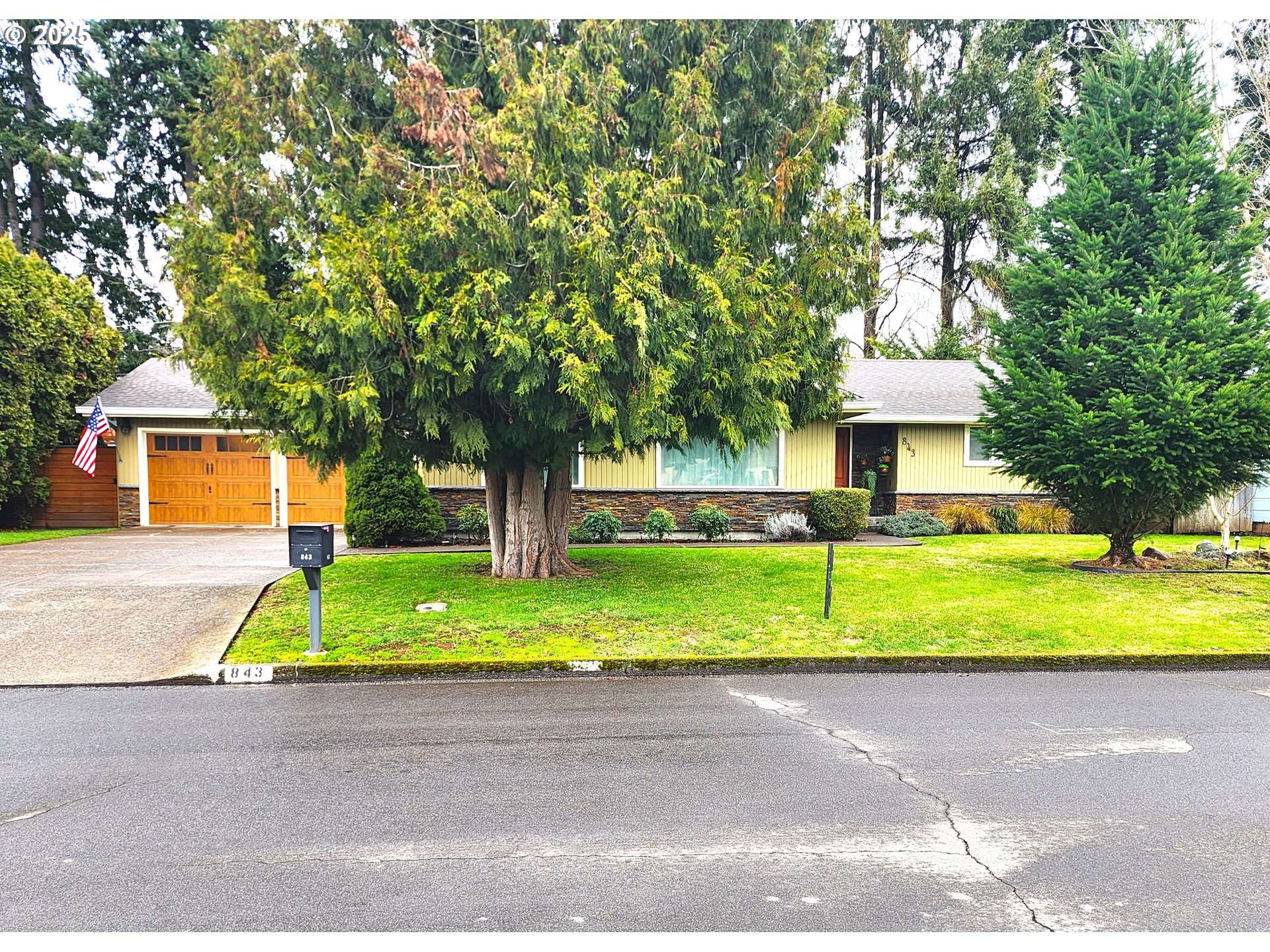 Eugene, OR 97404,843 TIVOLI AVE