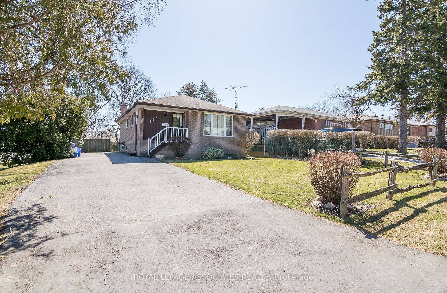 Pickering, ON L1W 1T3,846 Antonio ST