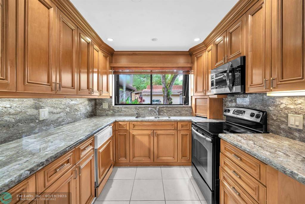 Hollywood, FL 33021,3501 Keyser Ave #32