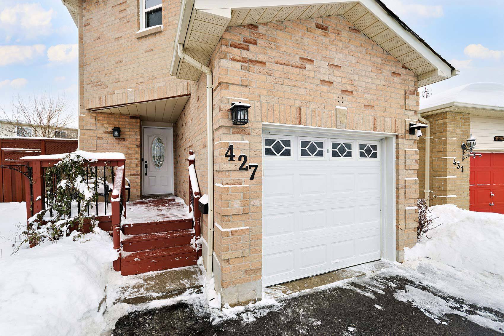 Oshawa, ON L1J 8J2,427 Leeds CT