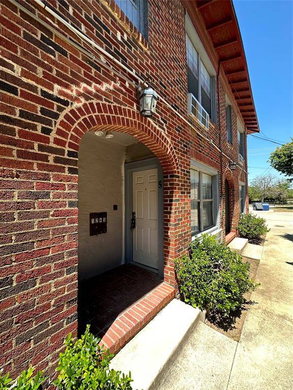 Fort Worth, TX 76104,1115 S Jennings Avenue #2