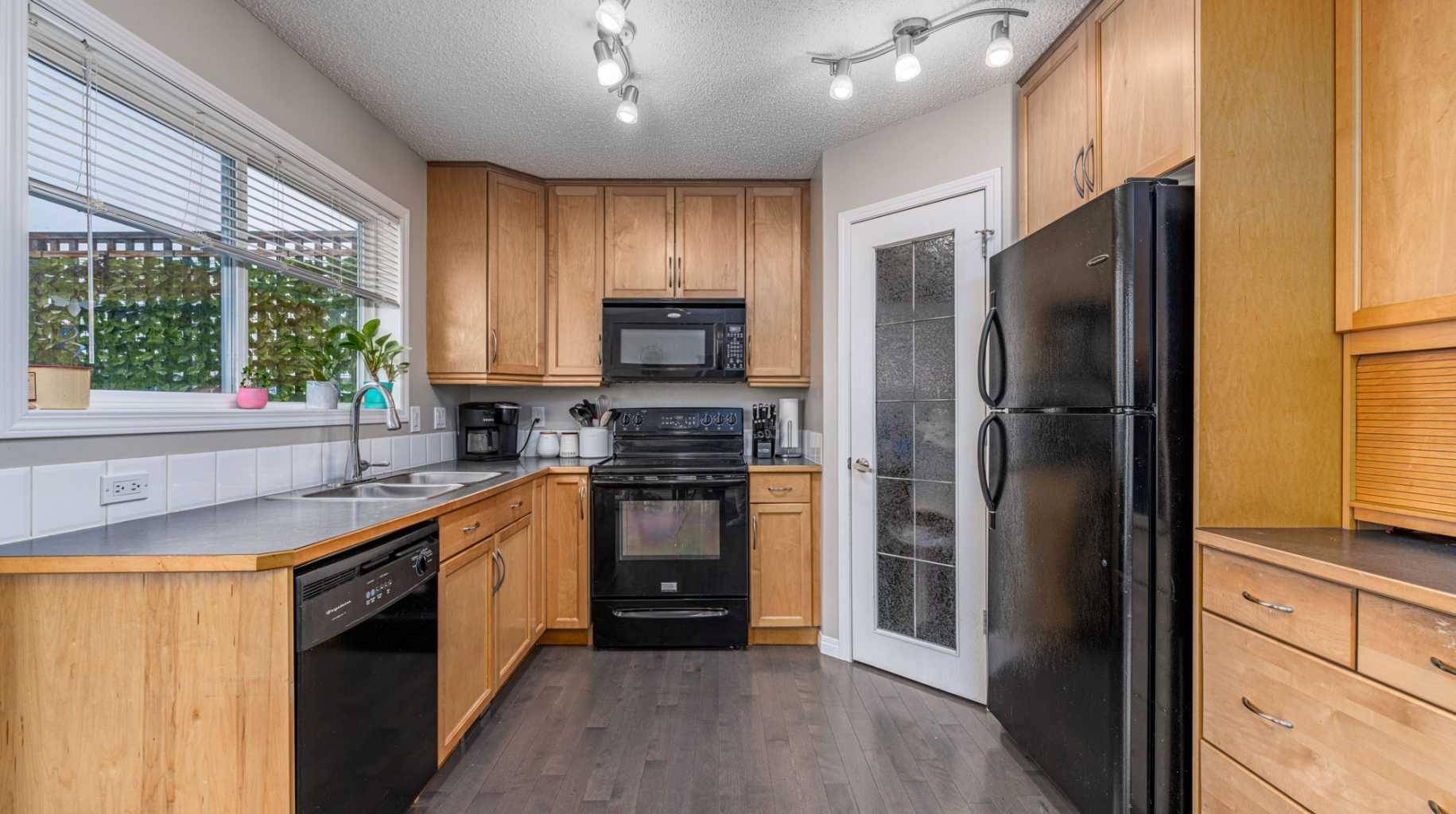 Calgary, AB T3M 1E5,157 Cramond CIR SE