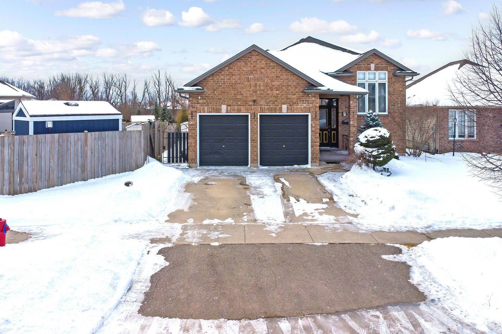 Welland, ON L3C 7M7,7 Lynbrook LN