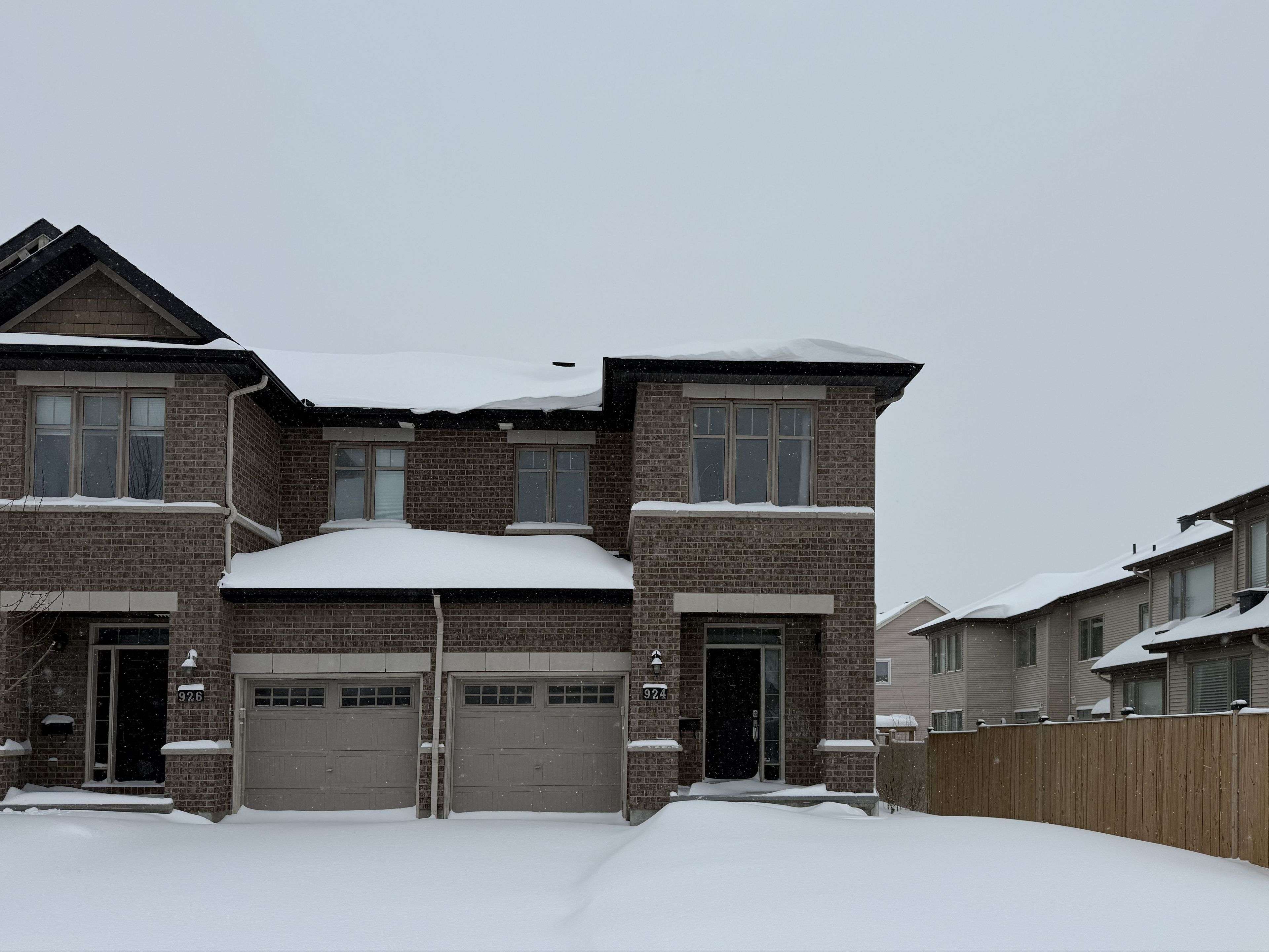 Barrhaven, ON K2J 5R3,924 Cobble Hill DR