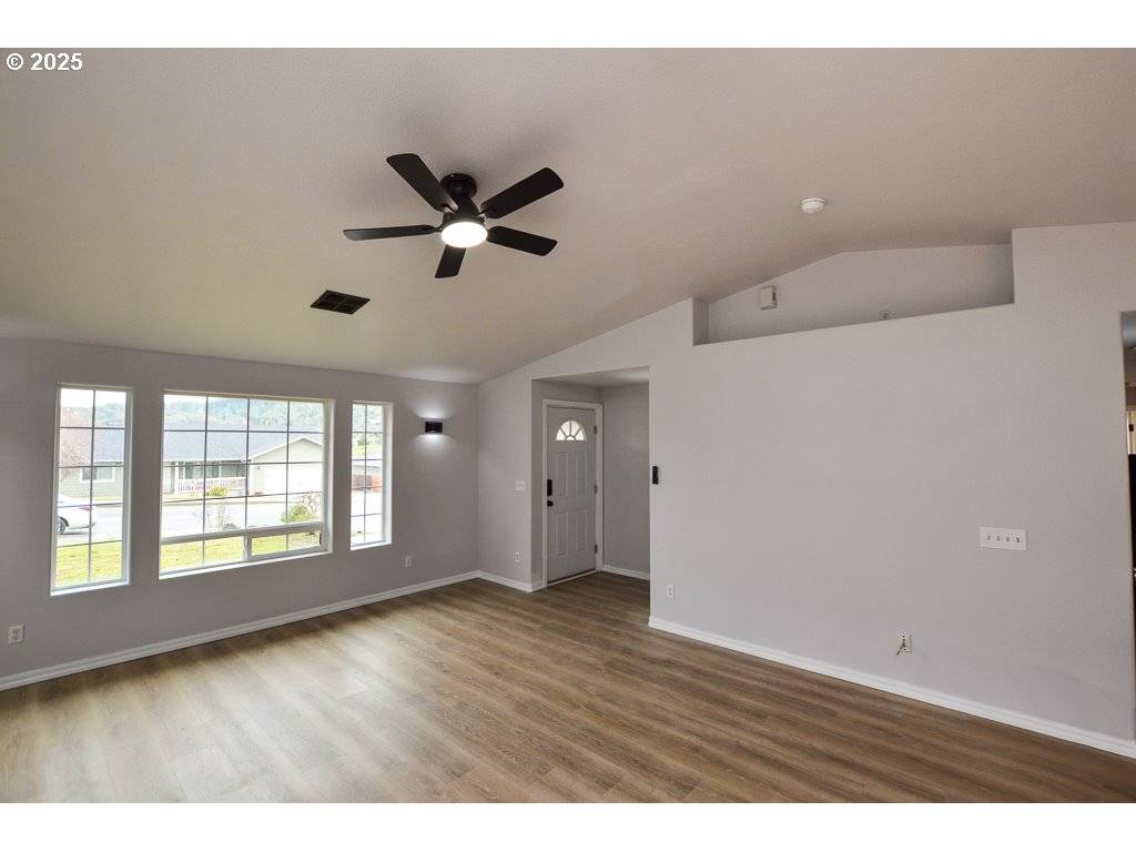 Winston, OR 97496,340 SUNNYSIDE DR