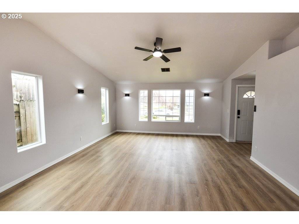 Winston, OR 97496,340 SUNNYSIDE DR