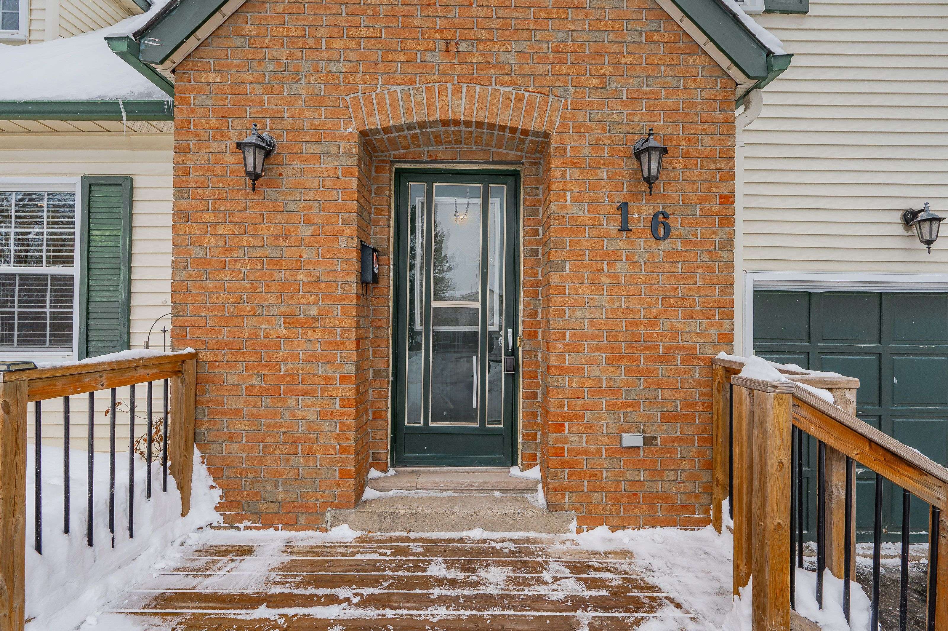 Guelph, ON N1G 3M6,16 Sagewood PL