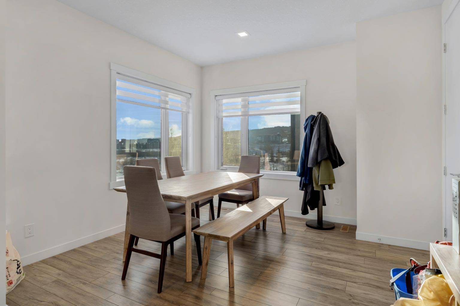 Calgary, AB T3B 6J2,708 Greenbriar Common NW